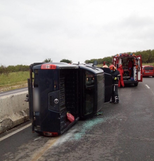 FOTO. Un autoturism s-a RĂSTURNAT pe Calea Turzii